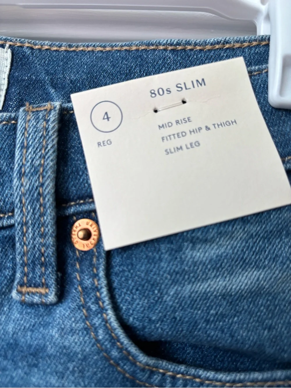 Universal Thread Straight-Leg Jeans in Medium Blue Wash - Picture 4 of 5